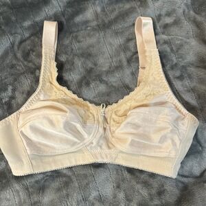 Nearly Me Mastectomy Bra Beige Lace Pocket Post Surgery Comfort Support Size 32A